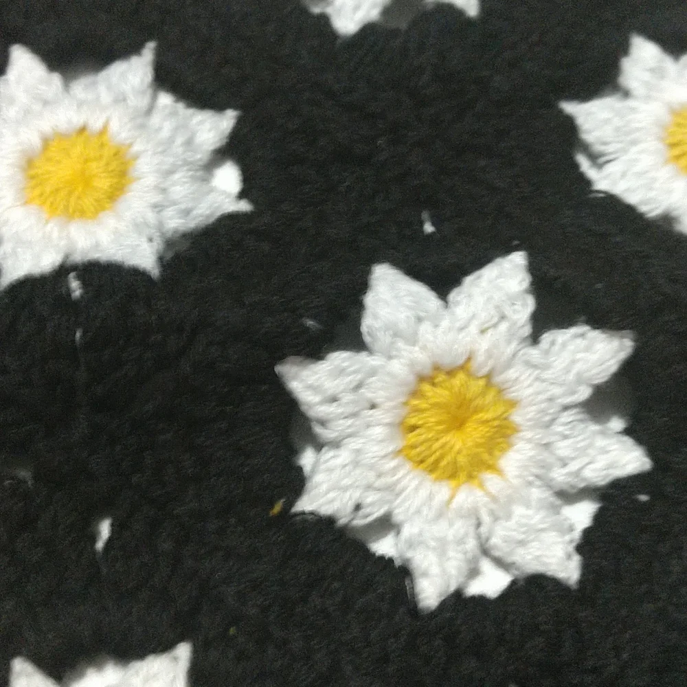 Crochet Bandana Headscarf Daisy Flowers - Picture 7 of 9